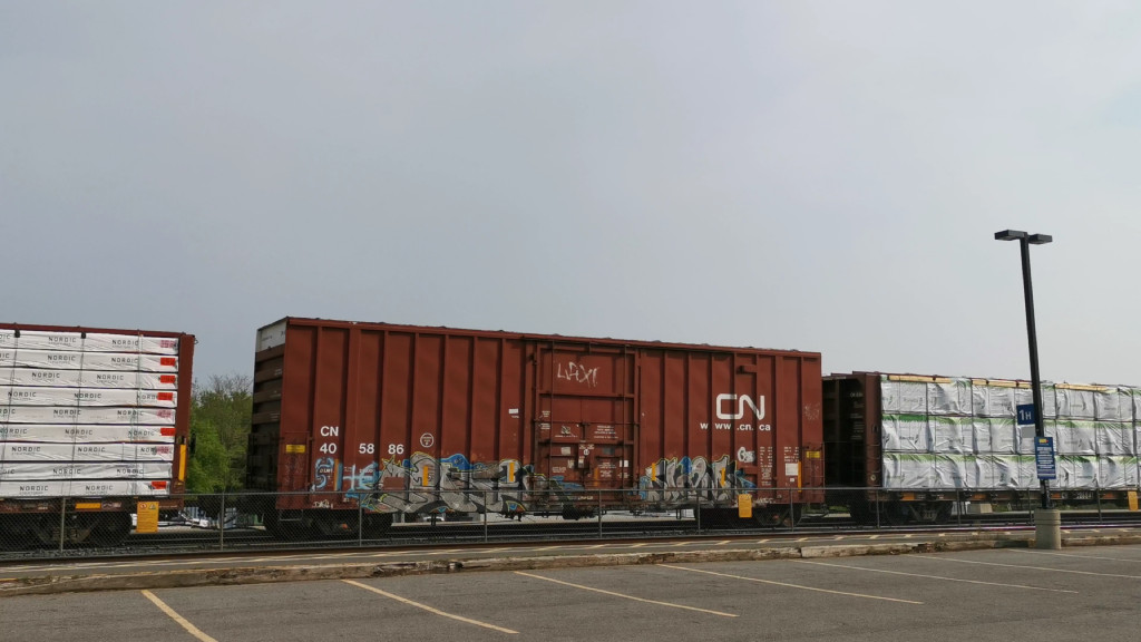 CN 405886